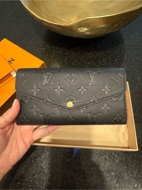 Louis Vuitton Monogram Sara Wallet in Black